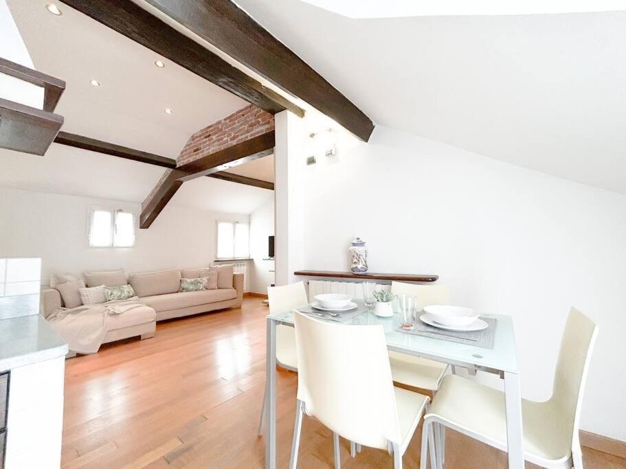 Appartement Elegante Mansarda 300Mt Dal Mare - Centro - Wifi à Savone Extérieur photo