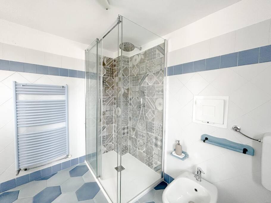 Appartement Elegante Mansarda 300Mt Dal Mare - Centro - Wifi à Savone Extérieur photo