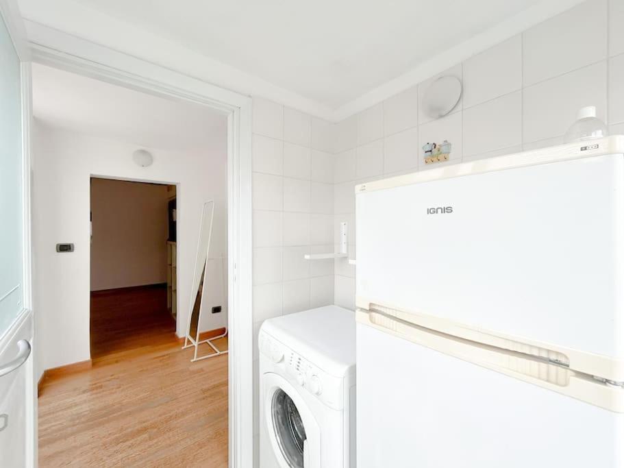 Appartement Elegante Mansarda 300Mt Dal Mare - Centro - Wifi à Savone Extérieur photo