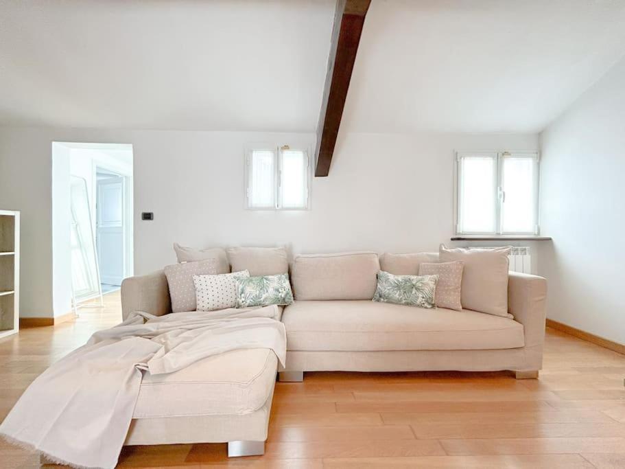 Appartement Elegante Mansarda 300Mt Dal Mare - Centro - Wifi à Savone Extérieur photo