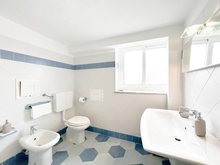Appartement Elegante Mansarda 300Mt Dal Mare - Centro - Wifi à Savone Extérieur photo