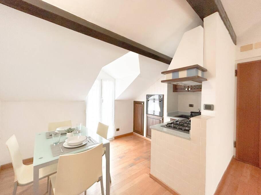 Appartement Elegante Mansarda 300Mt Dal Mare - Centro - Wifi à Savone Extérieur photo