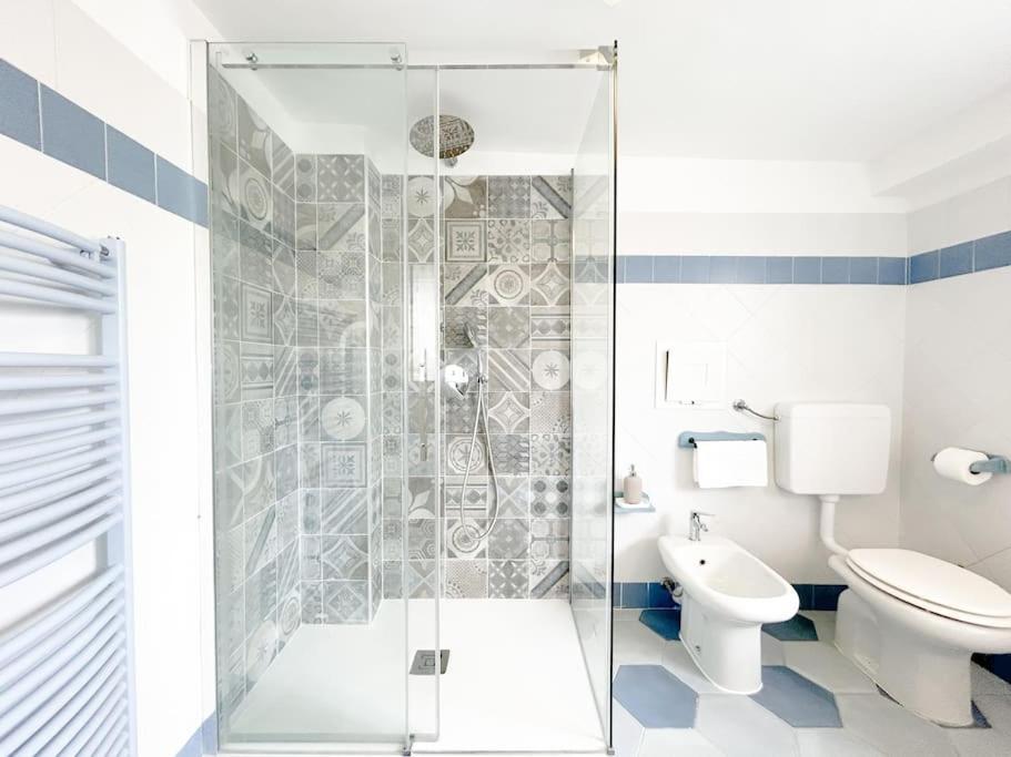 Appartement Elegante Mansarda 300Mt Dal Mare - Centro - Wifi à Savone Extérieur photo