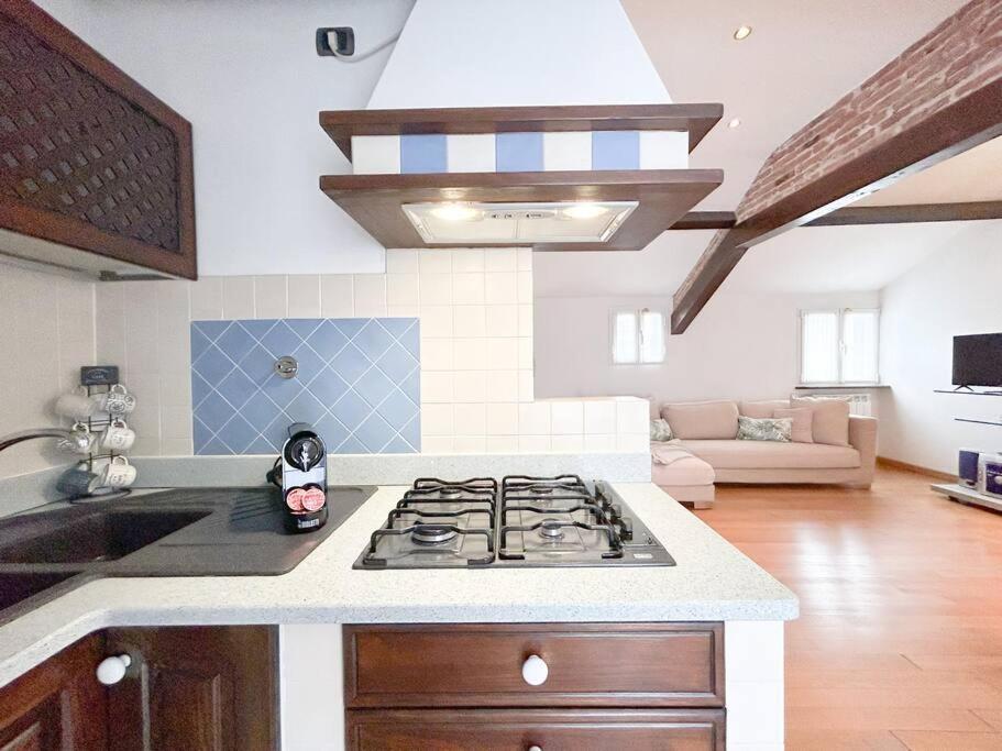 Appartement Elegante Mansarda 300Mt Dal Mare - Centro - Wifi à Savone Extérieur photo