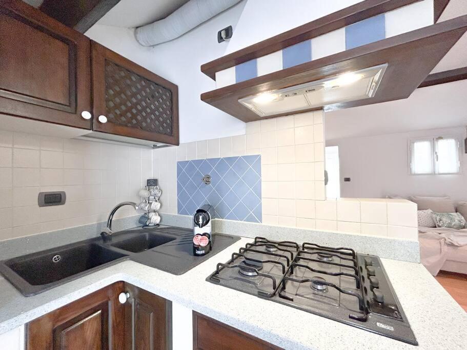 Appartement Elegante Mansarda 300Mt Dal Mare - Centro - Wifi à Savone Extérieur photo