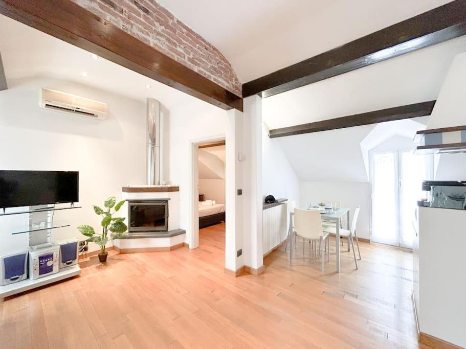 Appartement Elegante Mansarda 300Mt Dal Mare - Centro - Wifi à Savone Extérieur photo